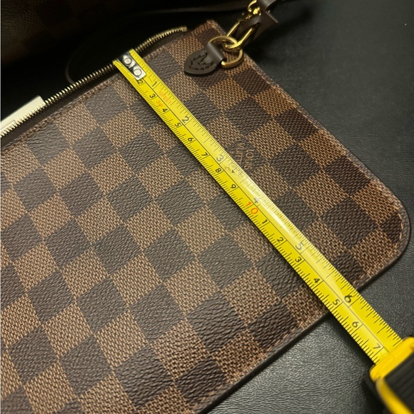 Louis Vuitton Neverfull MM insert pouchette. POUCHETTE ONLY. Bag is NOT INCLUDED - Picture 10 of 11